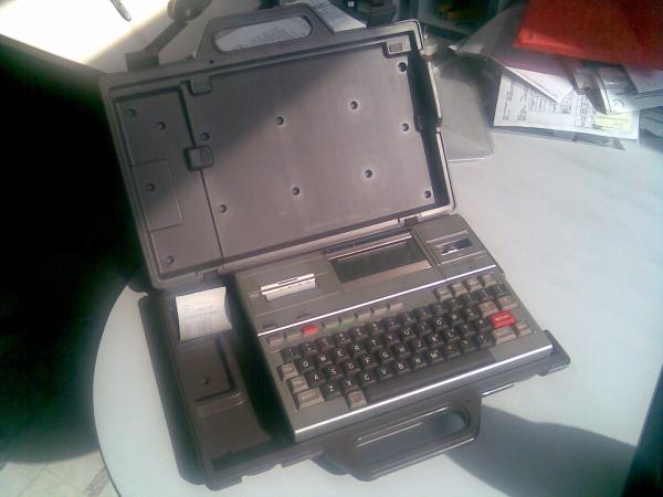 Портативный компьютер Epson HX-20