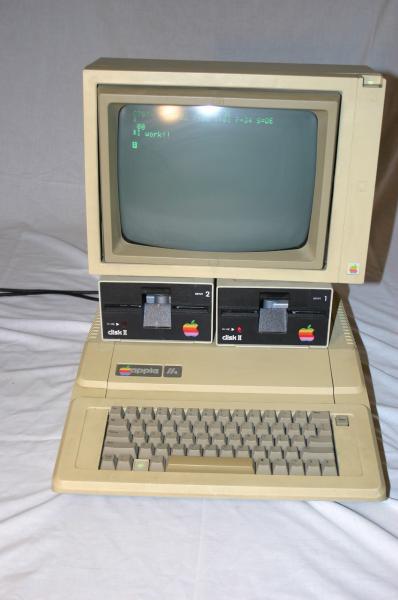 Персональный компьютер Apple II e